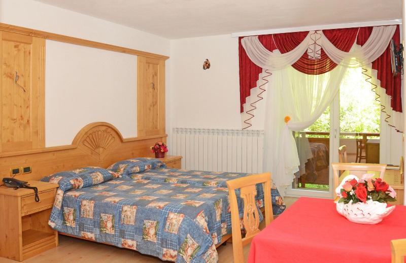 פאסו דל טונלה Hotel La Roccia מראה חיצוני תמונה