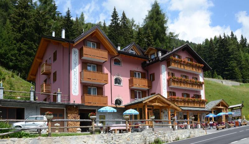 פאסו דל טונלה Hotel La Roccia מראה חיצוני תמונה