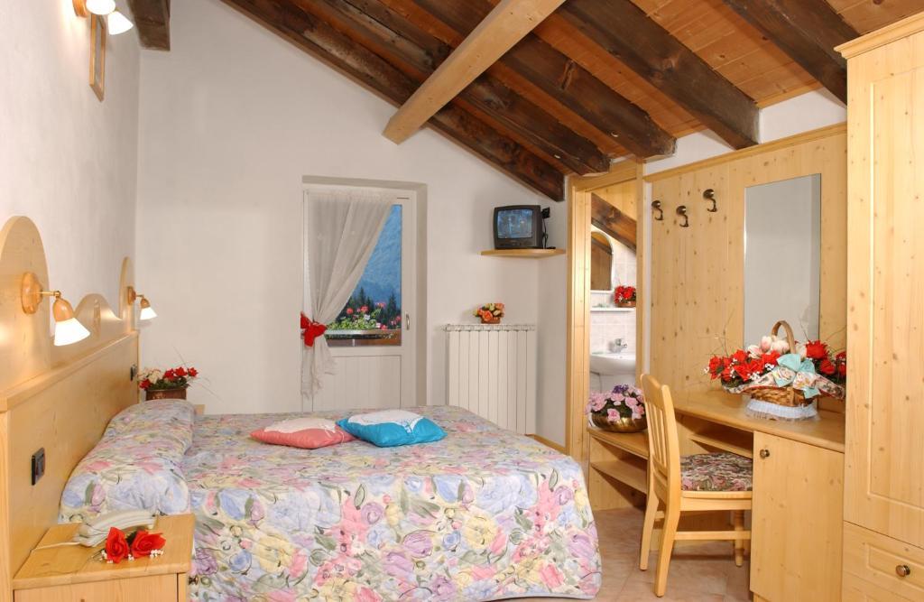 פאסו דל טונלה Hotel La Roccia מראה חיצוני תמונה