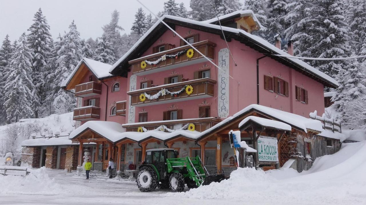 פאסו דל טונלה Hotel La Roccia מראה חיצוני תמונה