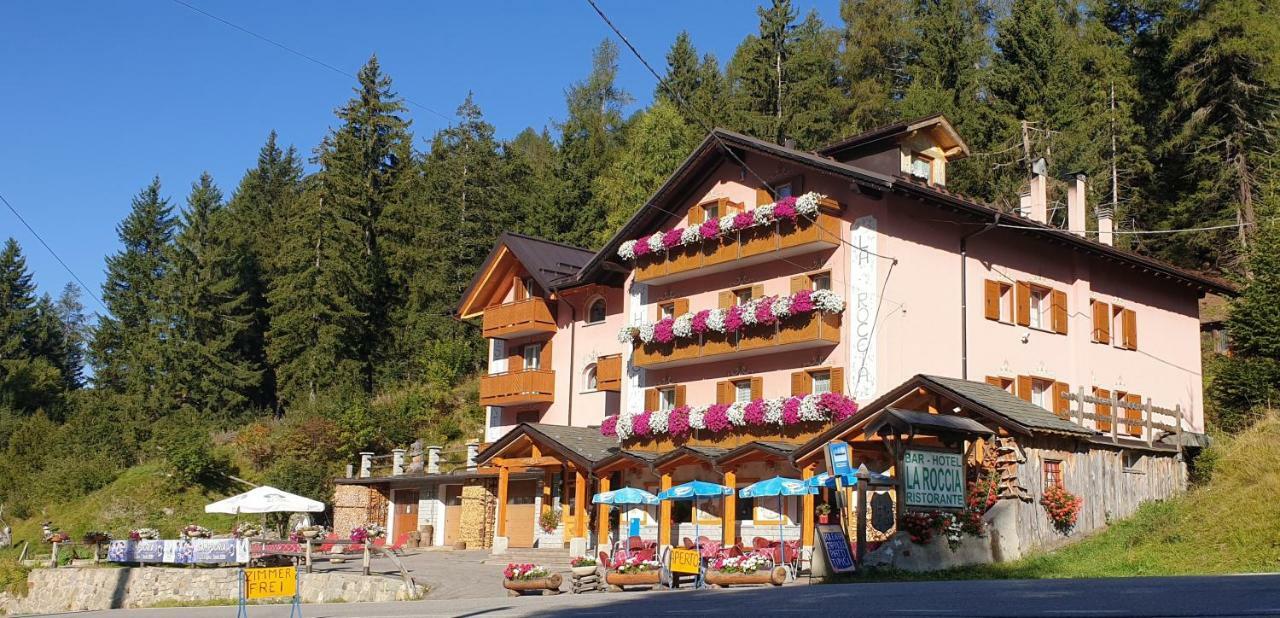 פאסו דל טונלה Hotel La Roccia מראה חיצוני תמונה